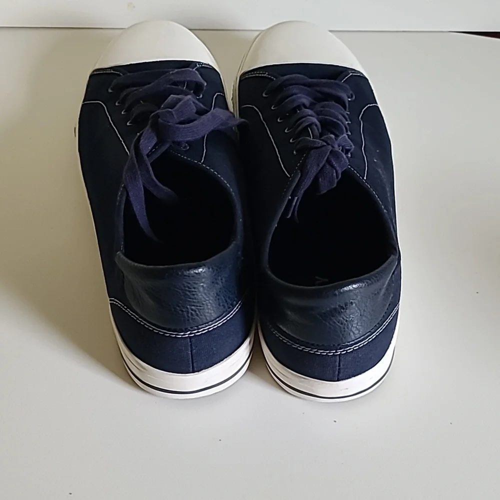 Man's Old-Navy Canvas Lace-up sneakers - Picture 4 of 9